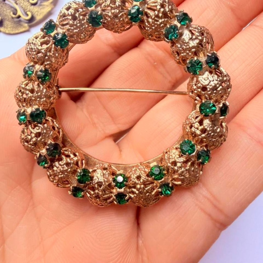 VINATGE GOLD BROOCH